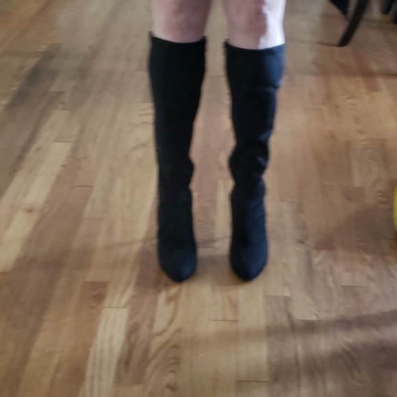 Black boots - Picture 2 of 3